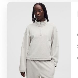 NWT Lululemon Plush Velour Oversized Half Zip
Colour Dove Grey Size M